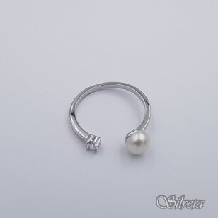 Sudraba gredzens ar kultivētu pērli un cirkonu Z622; 19 mm